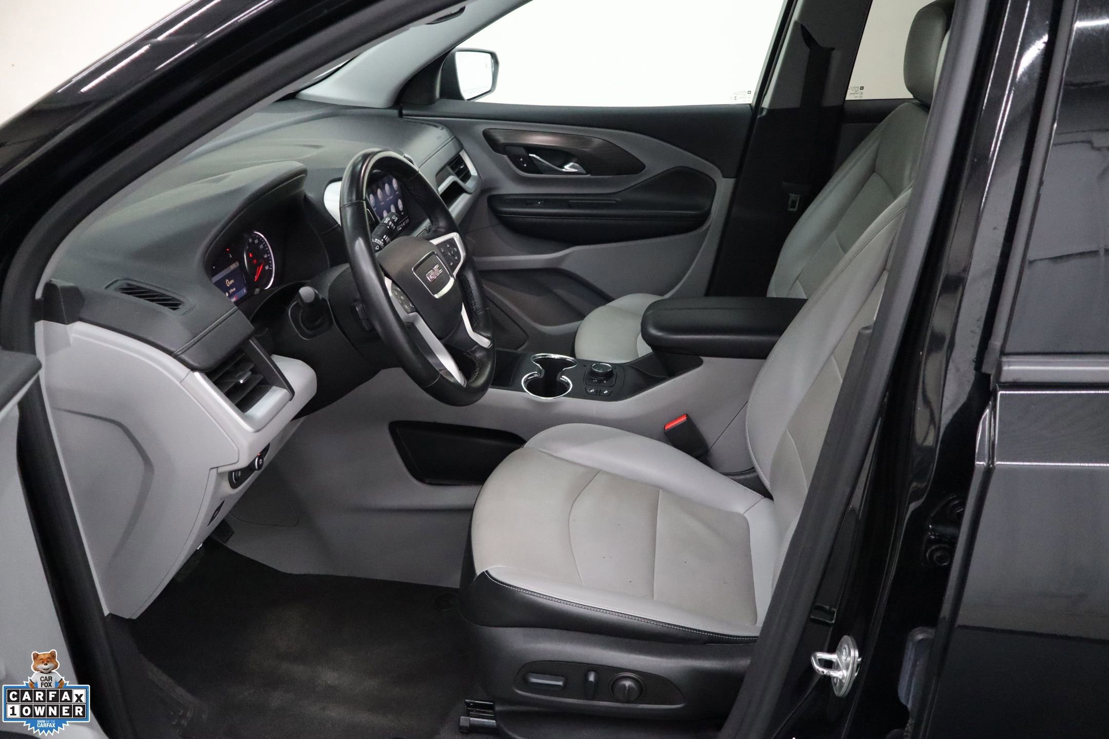 Used 2024 GMC Terrain SLT image 32