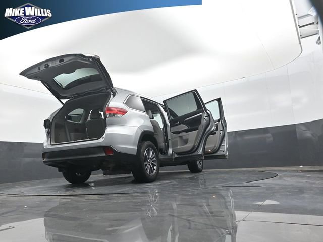 Used 2019 Toyota Highlander XLE FWD image 29