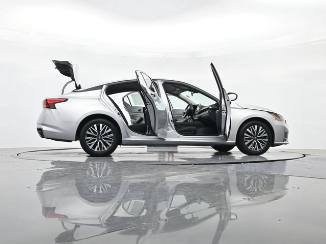 Used 2024 Nissan Altima 2.5 SV FWD image 52