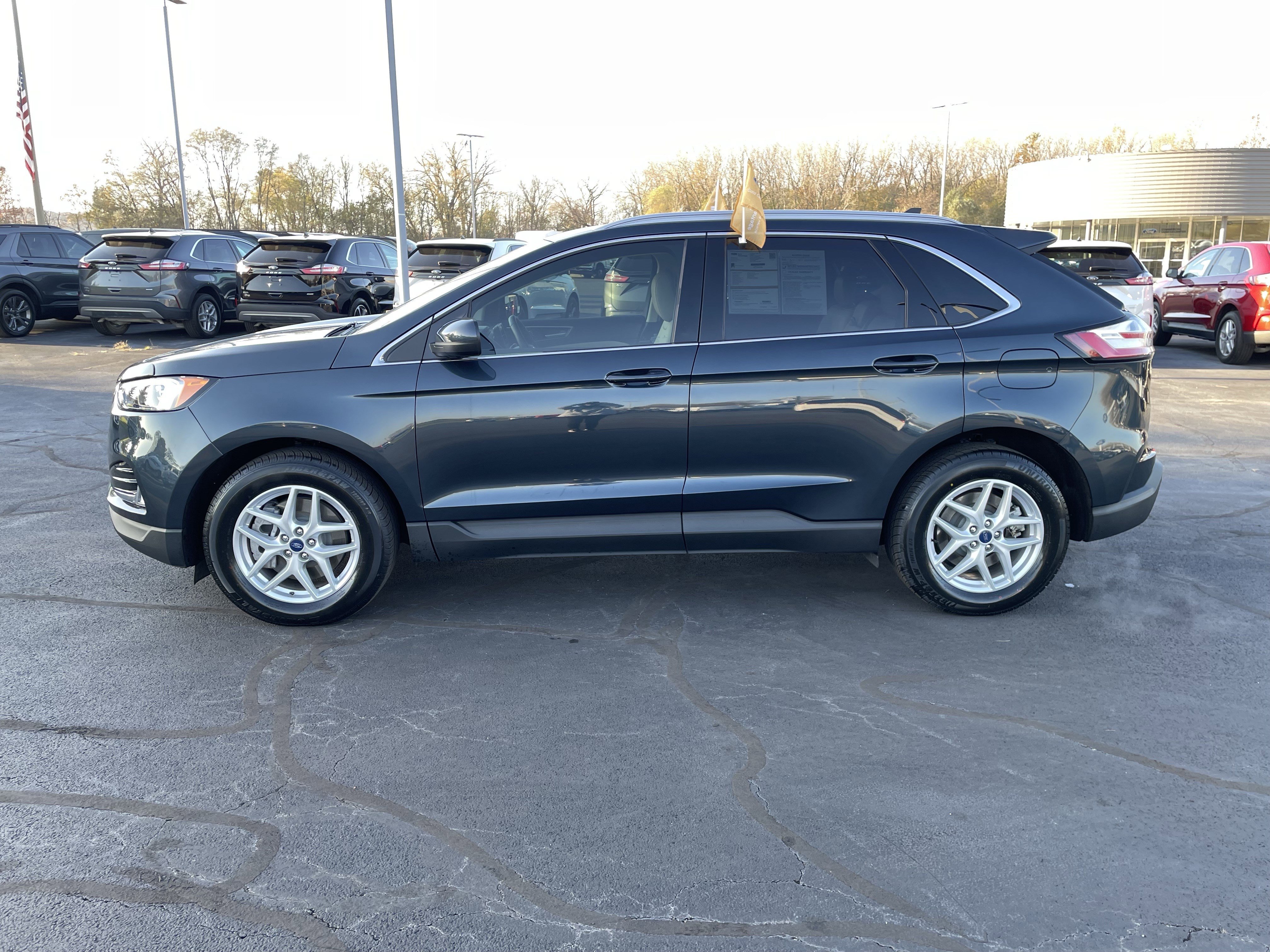Certified 2022 Ford Edge SEL w/ Convenience Package image 2