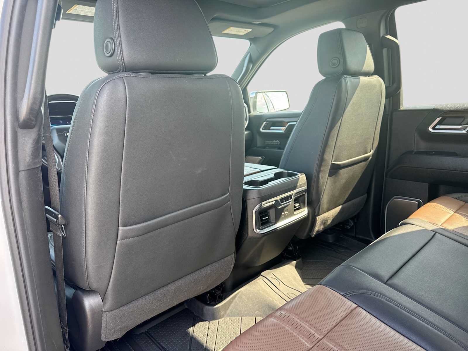 Used 2024 Chevrolet Silverado 1500 High Country w/ High Country Premium Package AWD/4WD image 18