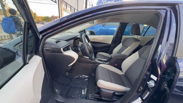 Used 2025 Toyota Corolla LE w/ Convenience Package image 17