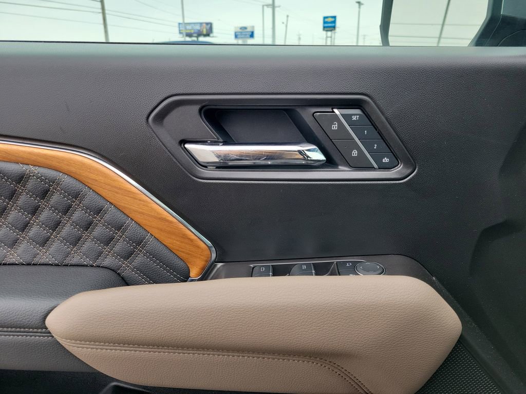 Used 2024 GMC Canyon Denali image 18