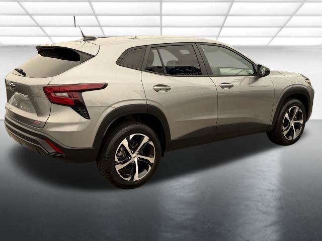 Used 2025 Chevrolet Trax RS FWD image 11