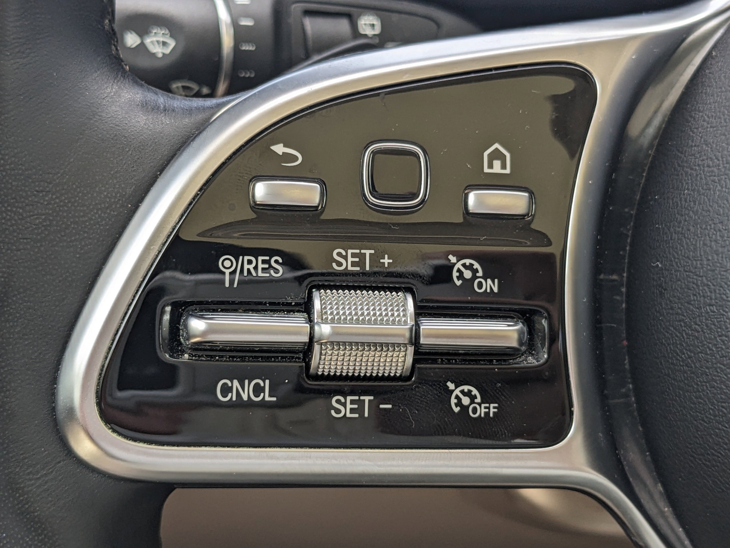 Used 2021 Mercedes-Benz GLC 300 4MATIC w/ Exterior Lighting Package image 21