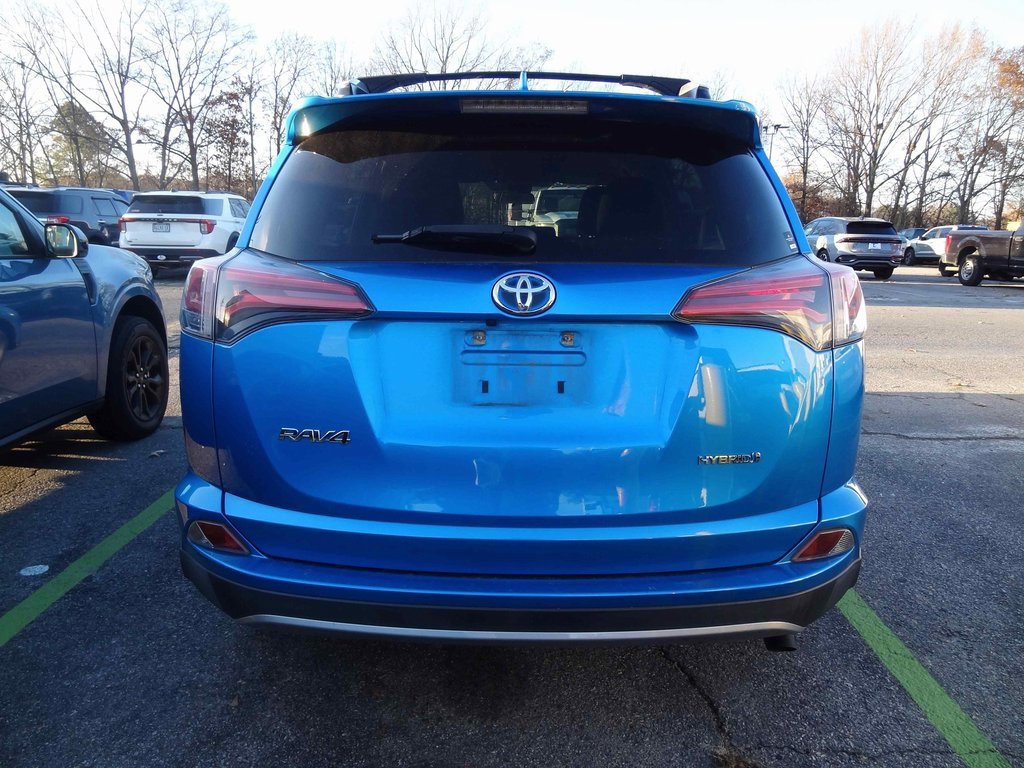 Used 2018 Toyota RAV4 LE image 4