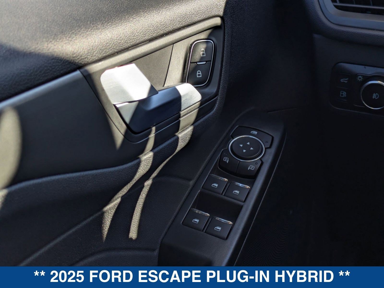 Certified 2025 Ford Escape SE image 24
