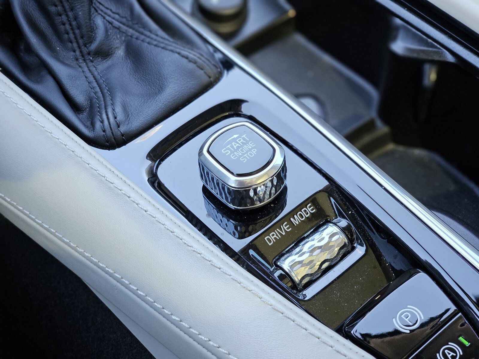 Used 2020 Volvo XC90 T6 Inscription w/ Protection Package Premier image 23