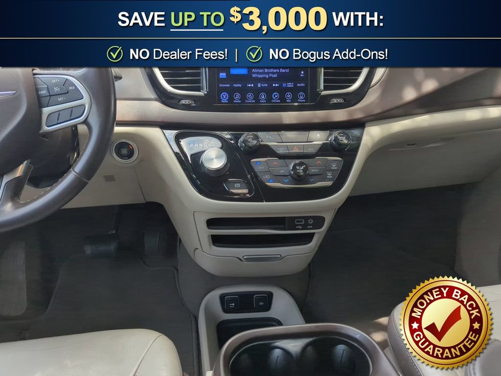Used 2017 Chrysler Pacifica Touring-L FWD image 20