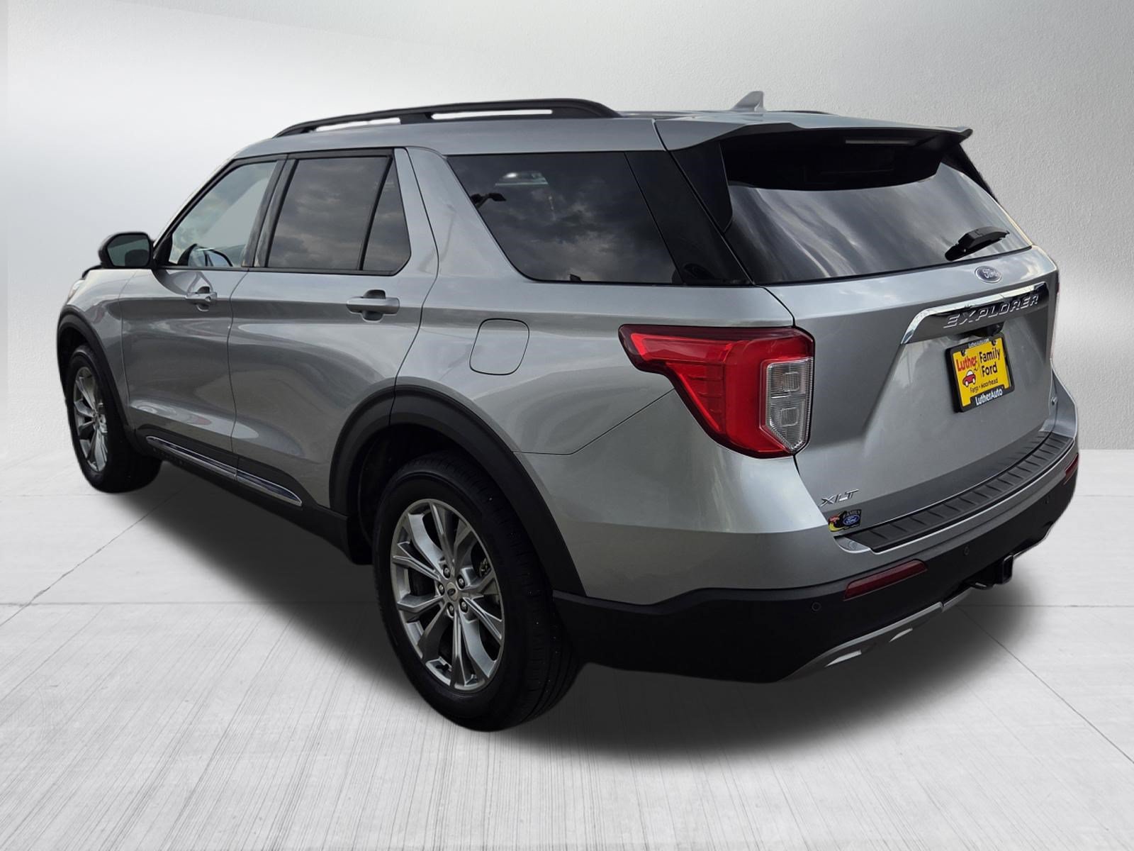 Certified 2020 Ford Explorer XLT w/ Equipment Group 202A AWD/4WD image 5