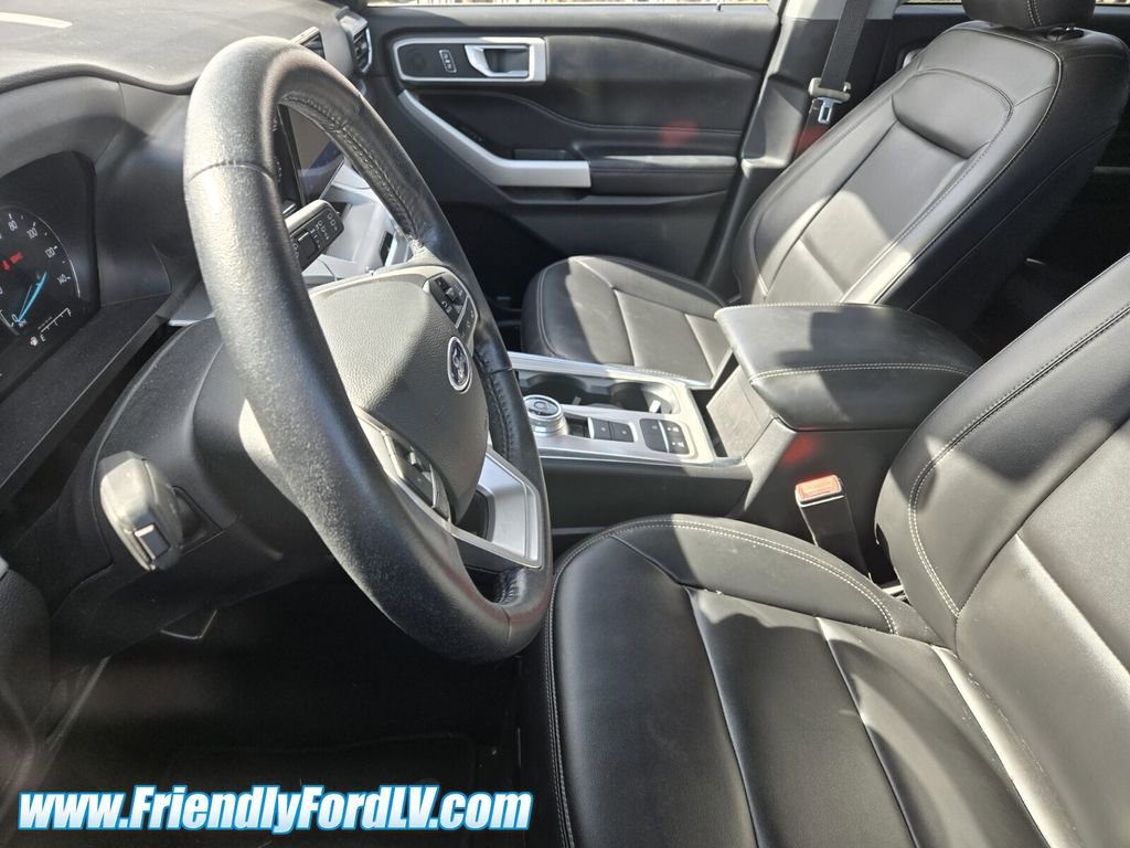 Certified 2022 Ford Explorer XLT w/ Equipment Group 202A image 3