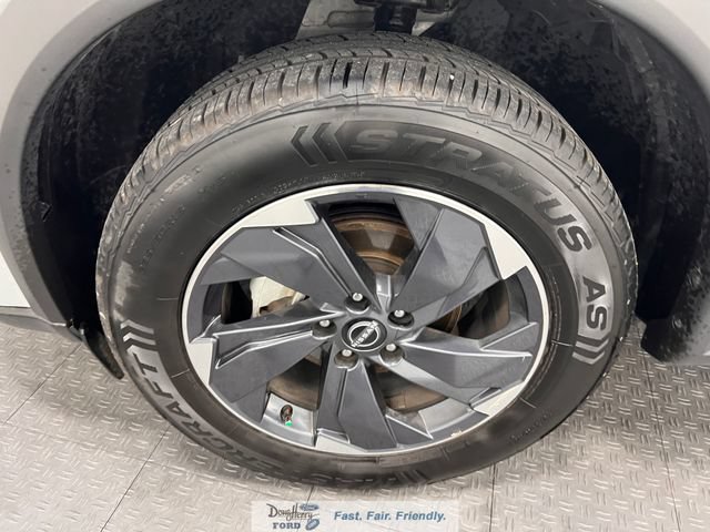 Used 2025 Nissan Rogue SV FWD image 19