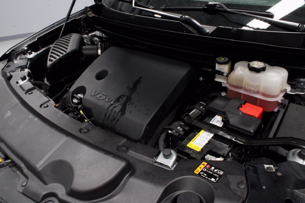 Used 2023 Chevrolet Traverse LT FWD image 19