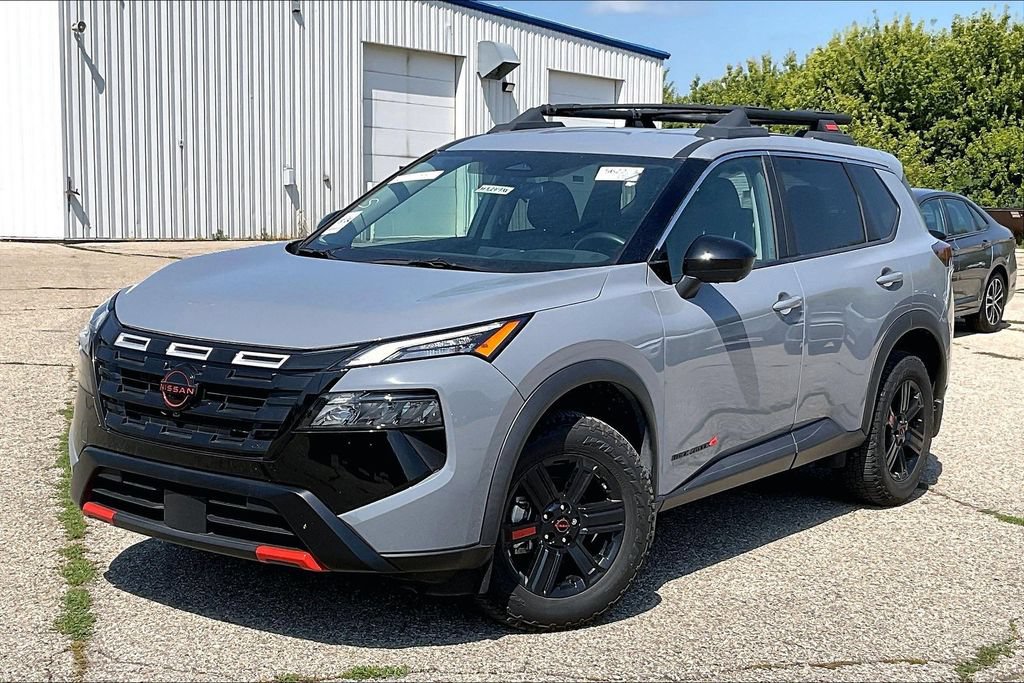 Used 2025 Nissan Rogue SV AWD/4WD image 2