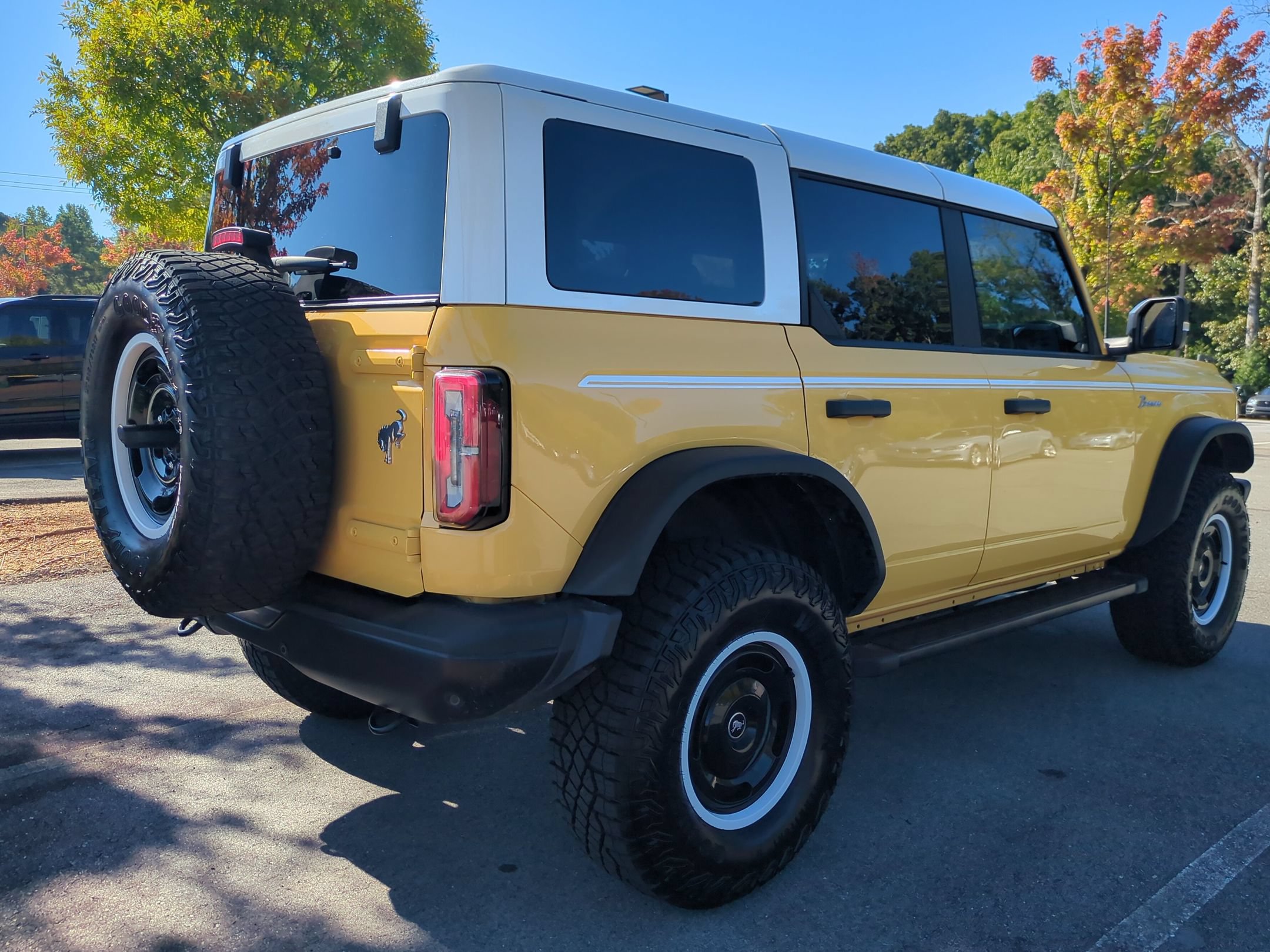 Certified 2023 Ford Bronco Heritage Edition AWD/4WD image 3