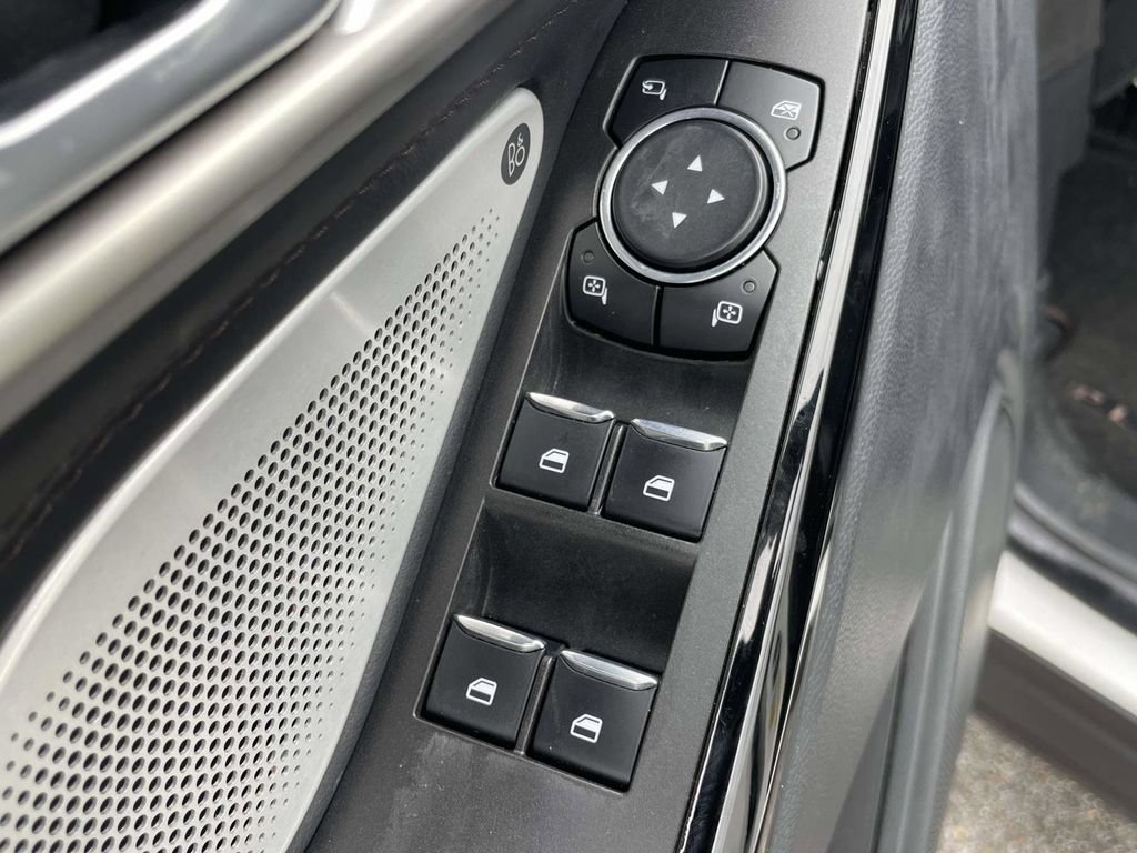 Certified 2023 Ford Explorer Platinum w/ Technology Package AWD/4WD image 16