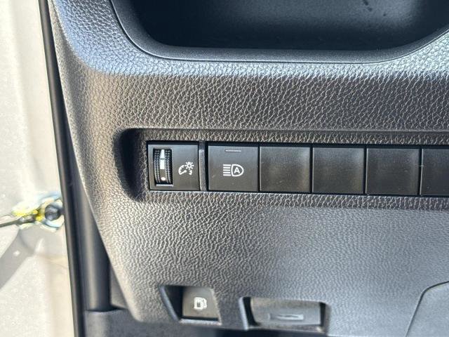 Used 2025 Toyota RAV4 XLE w/ Convenience Package AWD/4WD image 18