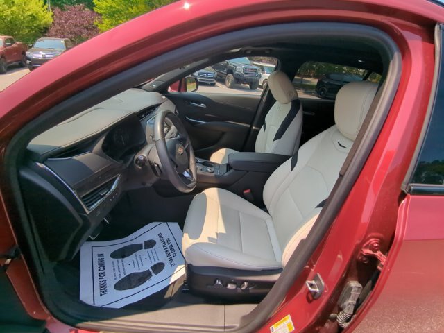 Used 2023 Cadillac XT4 Sport FWD image 16