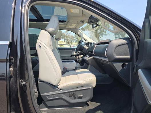 Certified 2025 Ford Expedition Active AWD/4WD image 8