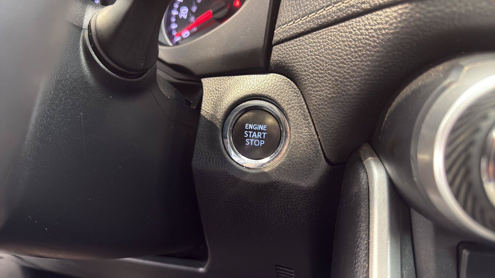 Used 2020 Toyota RAV4 XLE Premium AWD/4WD image 27