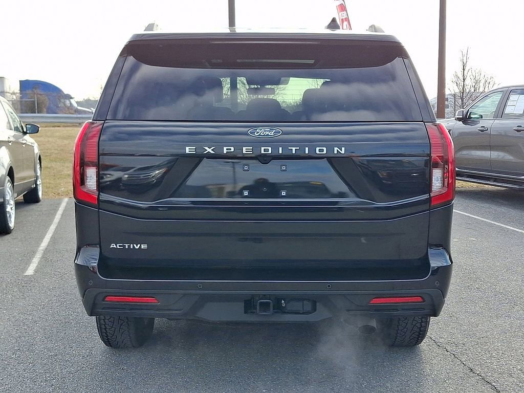 Certified 2025 Ford Expedition Active image 3