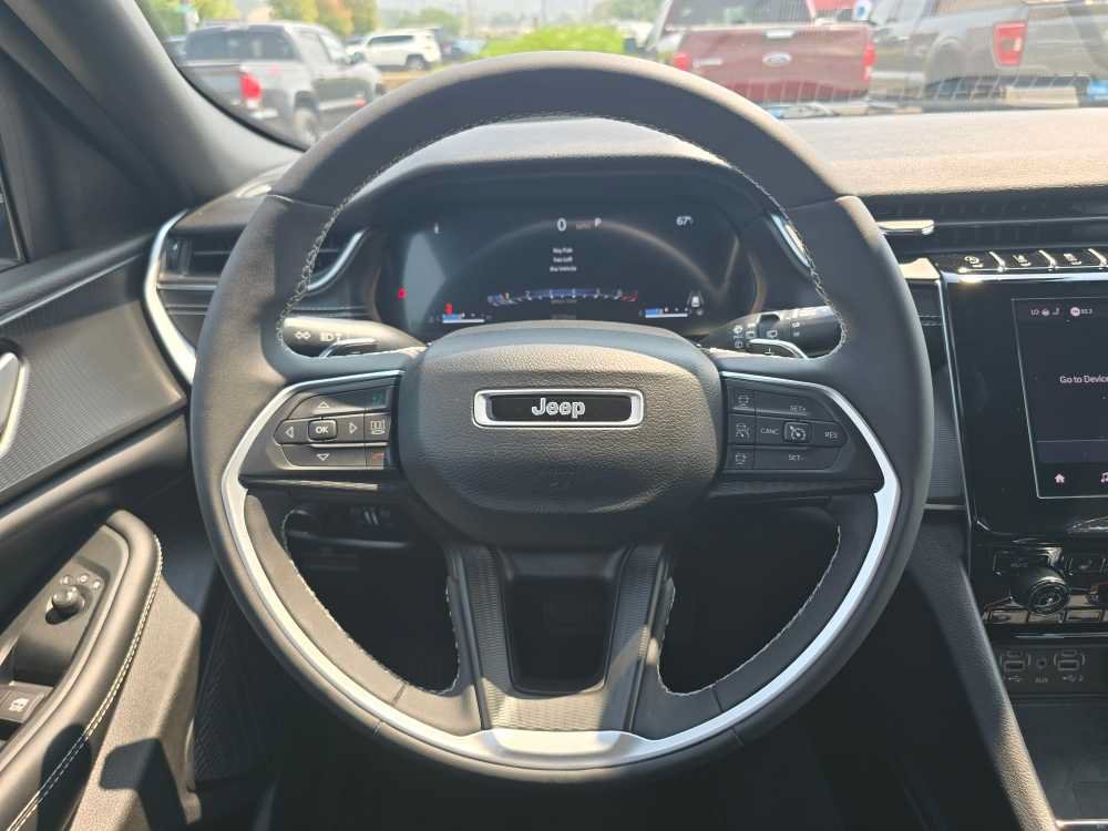 Used 2023 Jeep Grand Cherokee L Laredo AWD/4WD image 11
