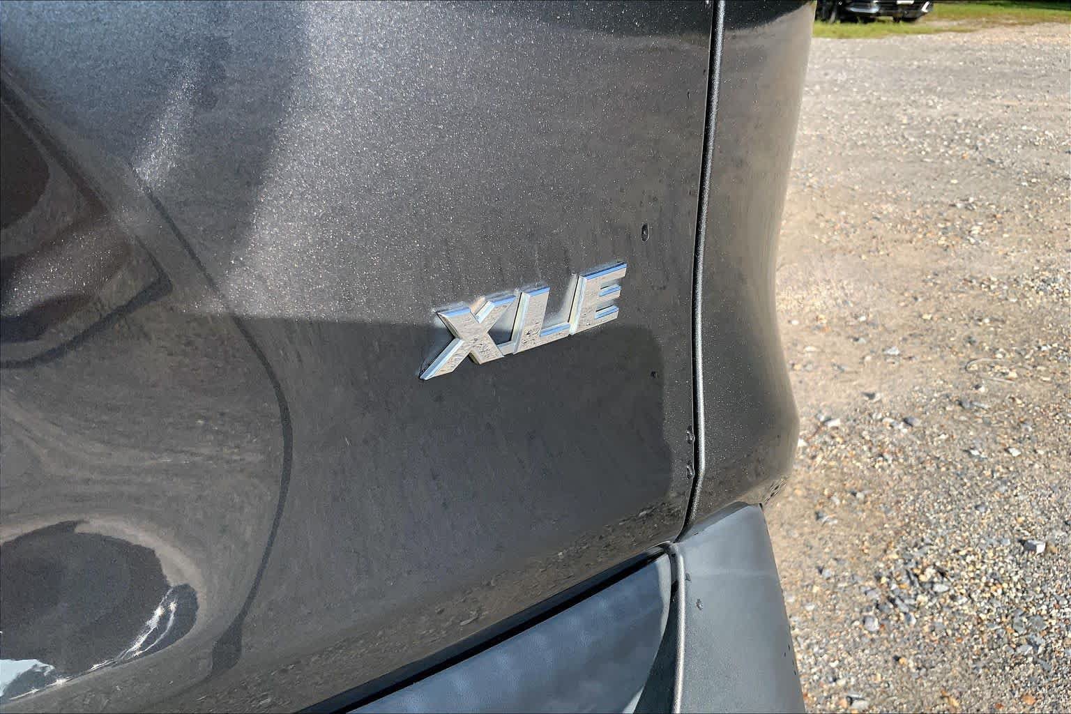 Used 2021 Toyota RAV4 XLE Premium FWD image 10