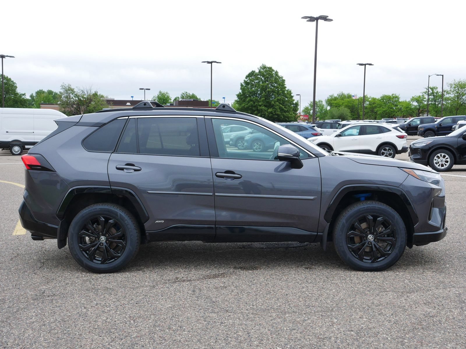 Used 2024 Toyota RAV4 SE w/ Convenience Package AWD/4WD image 9