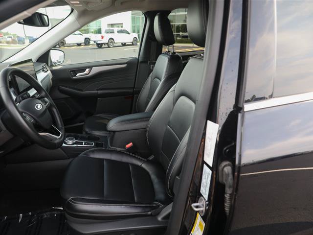 Certified 2024 Ford Escape Platinum AWD/4WD image 17