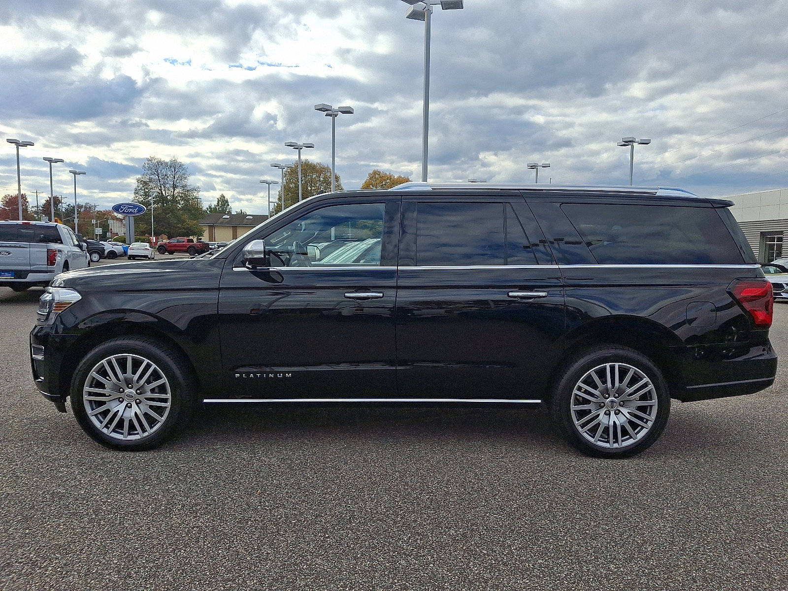 Certified 2022 Ford Expedition Max Platinum image 3