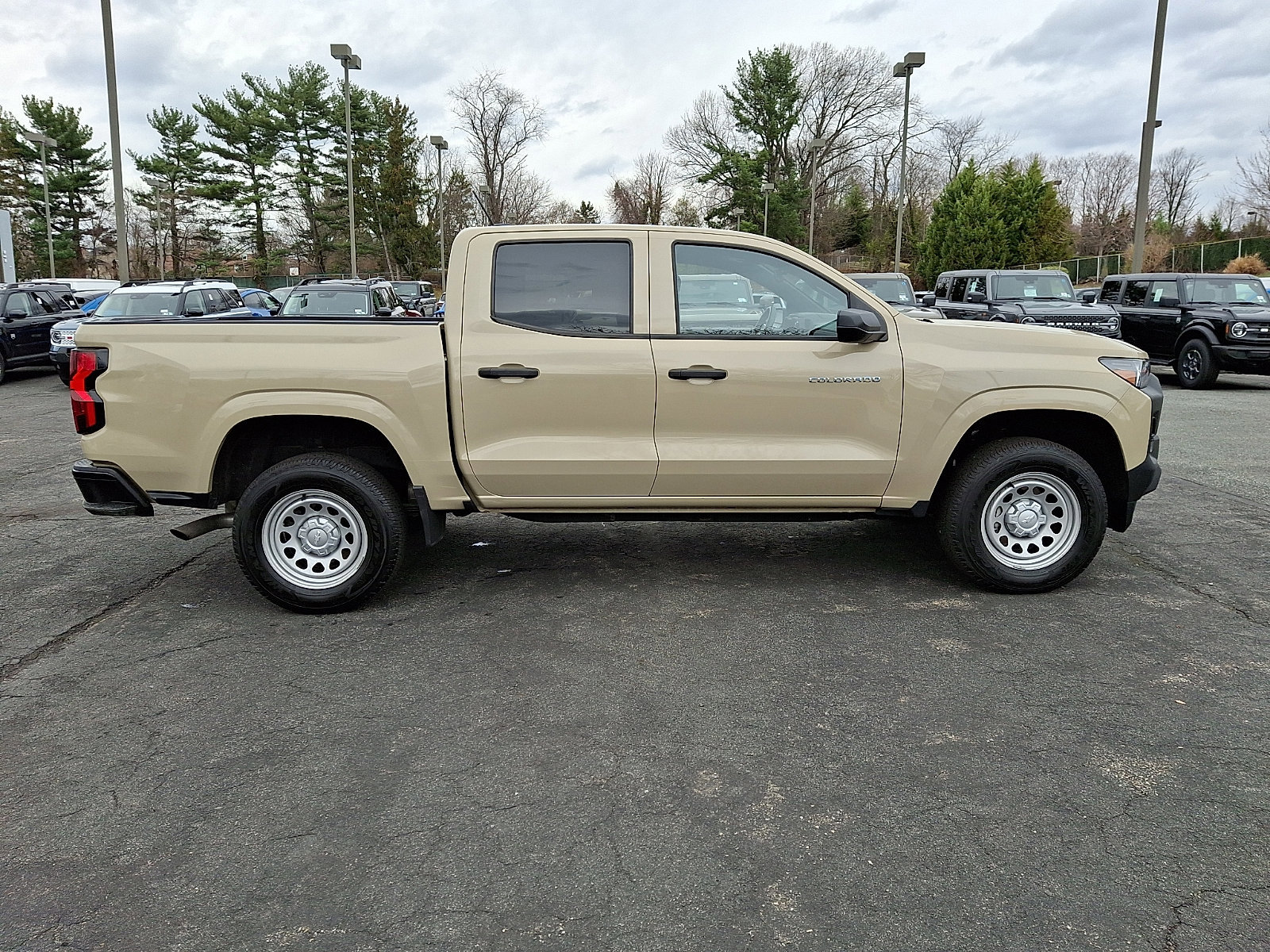 Used 2023 Chevrolet Colorado W/T image 5