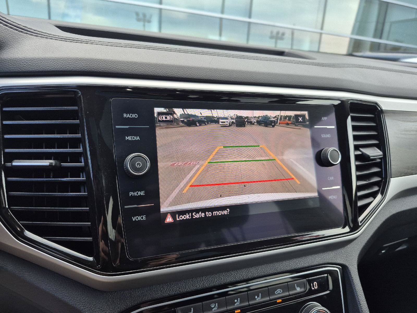 Used 2022 Volkswagen Atlas SE w/ Panoramic Sunroof Package FWD image 5