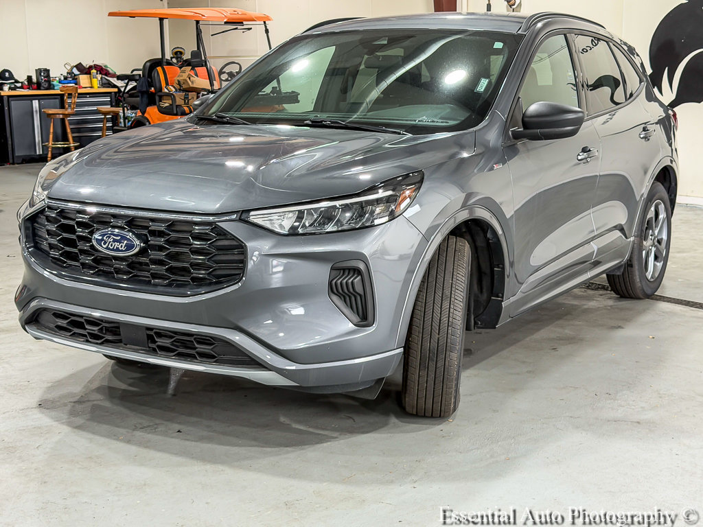 Certified 2024 Ford Escape ST-Line w/ Tech Pack #1 AWD/4WD image 3