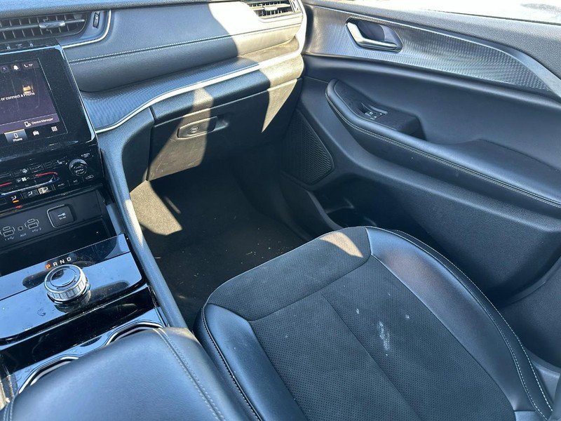 Used 2023 Jeep Grand Cherokee Altitude image 15