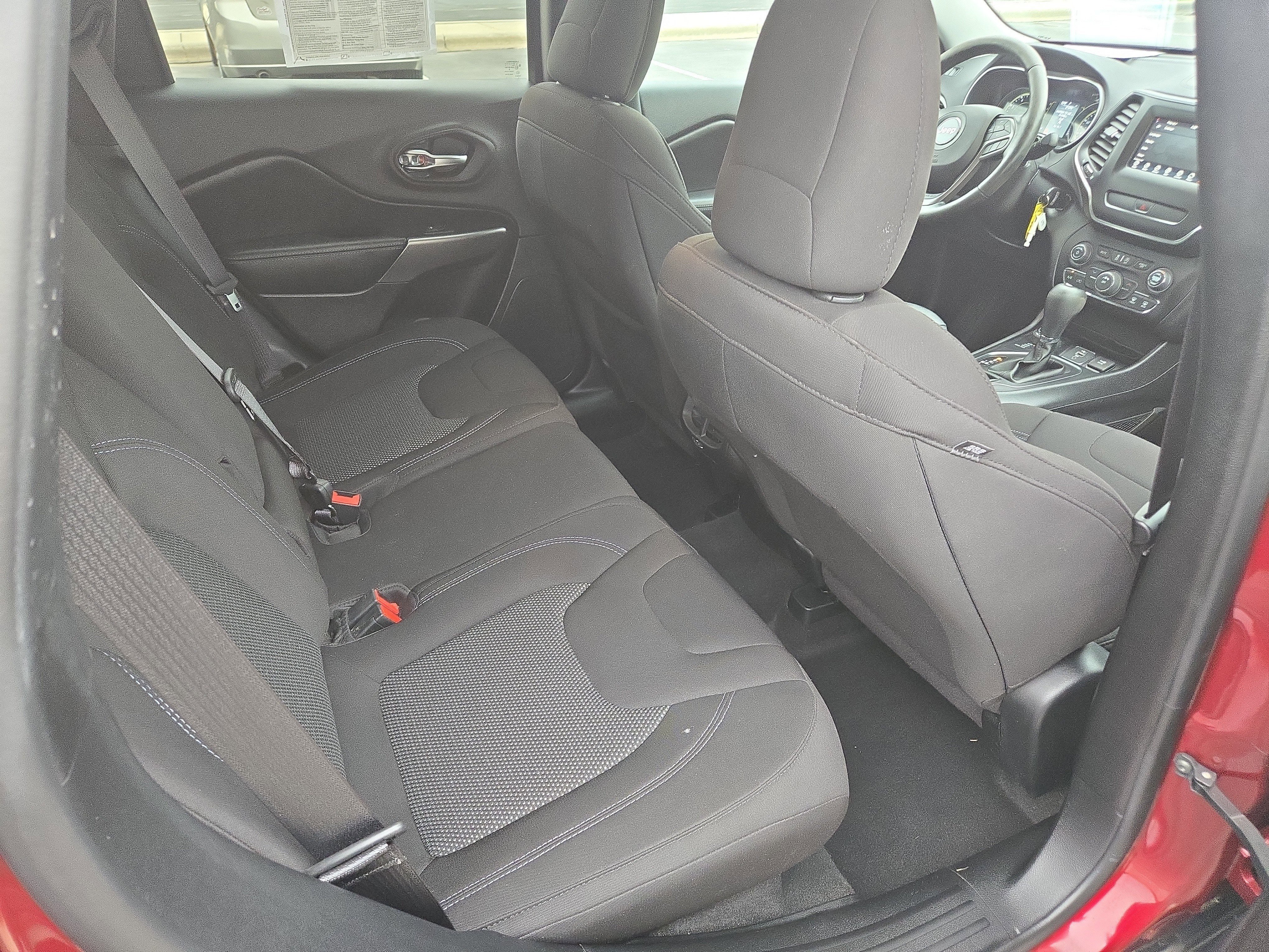 Used 2020 Jeep Cherokee Latitude w/ Cold Weather Group image 10