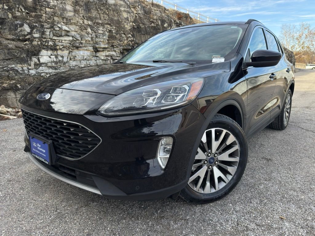 Certified 2022 Ford Escape Titanium w/ Class II Trailer Tow Package image 2