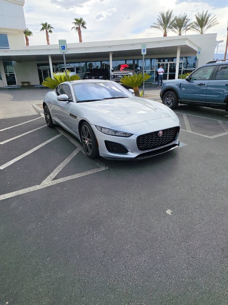 Used 2022 Jaguar F-TYPE Coupe RWD image 2