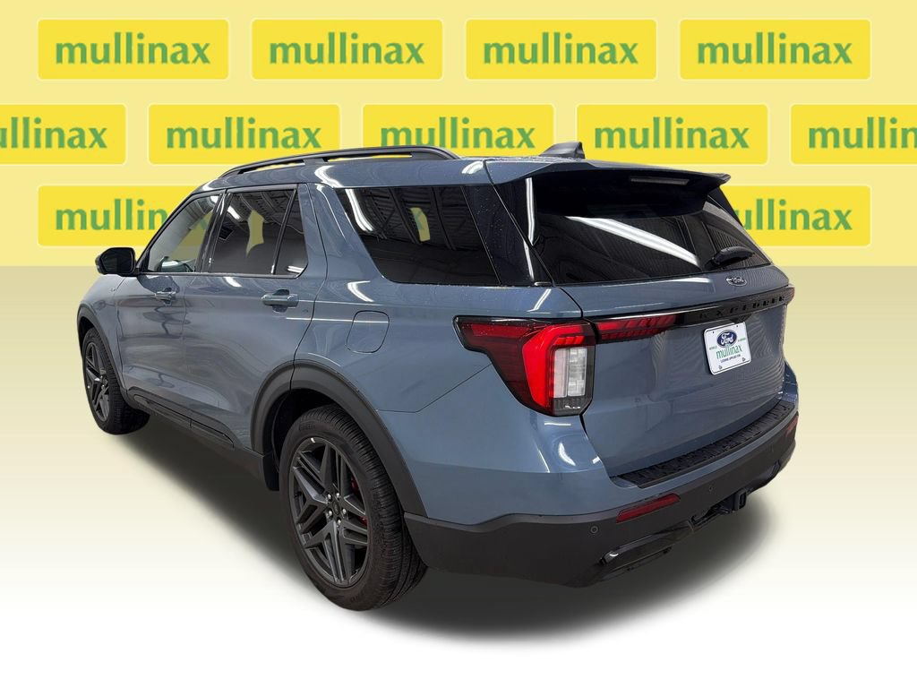 Certified 2026 Ford Explorer ST-Line w/ ST-Line Street Pack RWD image 10