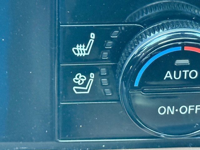 Used 2023 Nissan Pathfinder Platinum image 16