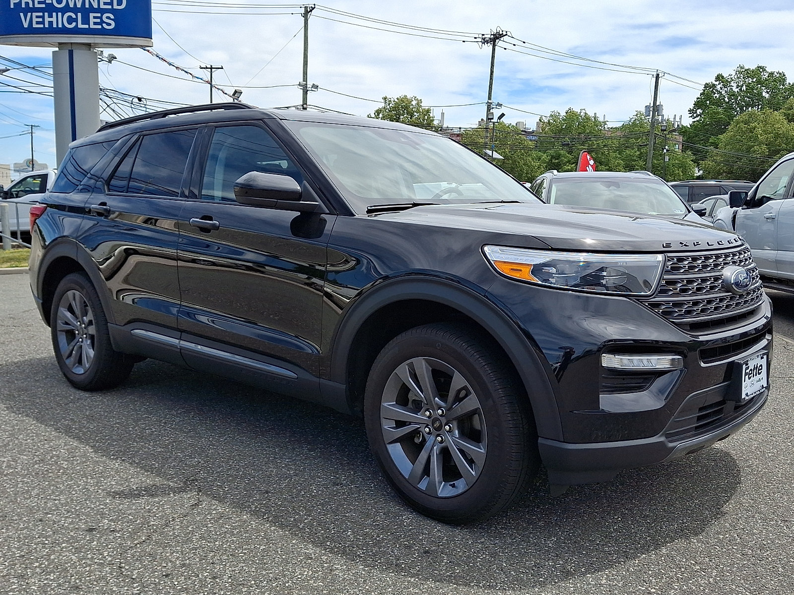 Certified 2023 Ford Explorer XLT w/ Equipment Group 202A AWD/4WD image 3