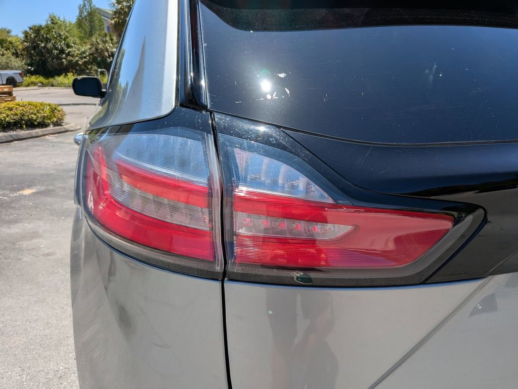 Certified 2024 Ford Edge SE w/ Black Appearance Package image 11