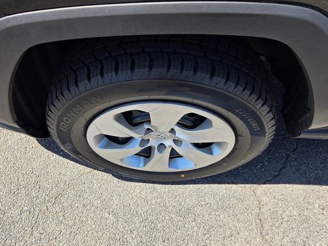 Used 2022 Toyota RAV4 LE FWD image 10