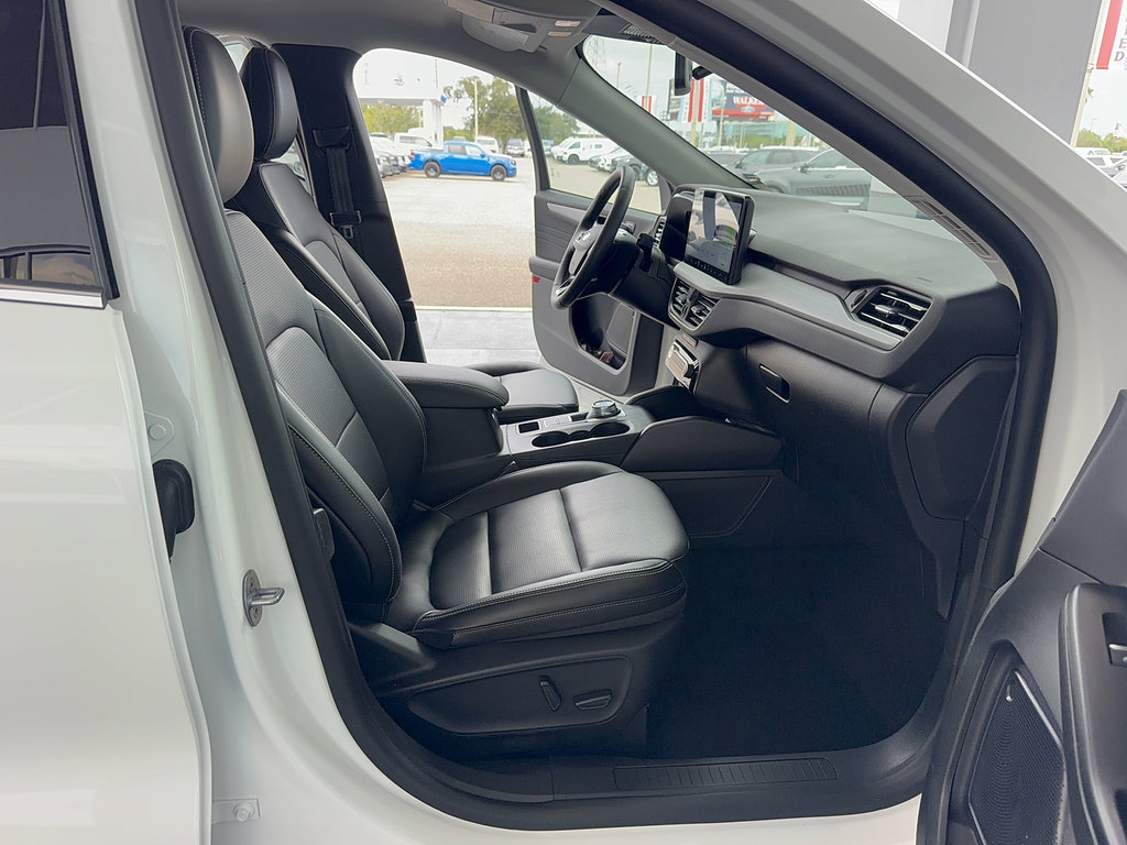 Certified 2024 Ford Escape Platinum AWD/4WD image 13