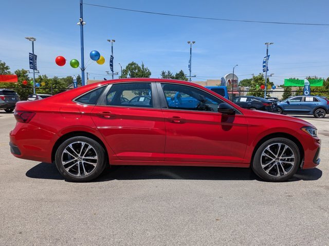 Used 2025 Volkswagen Jetta Sport FWD image 3