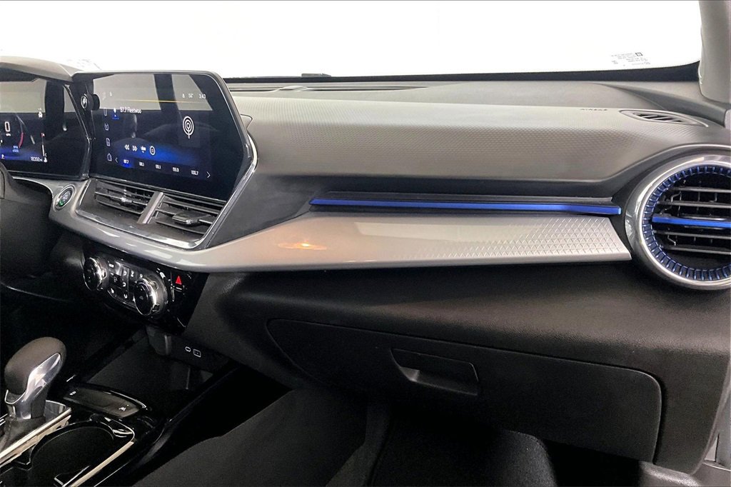 Used 2025 Chevrolet Trax LT w/ LT Convenience Package image 12
