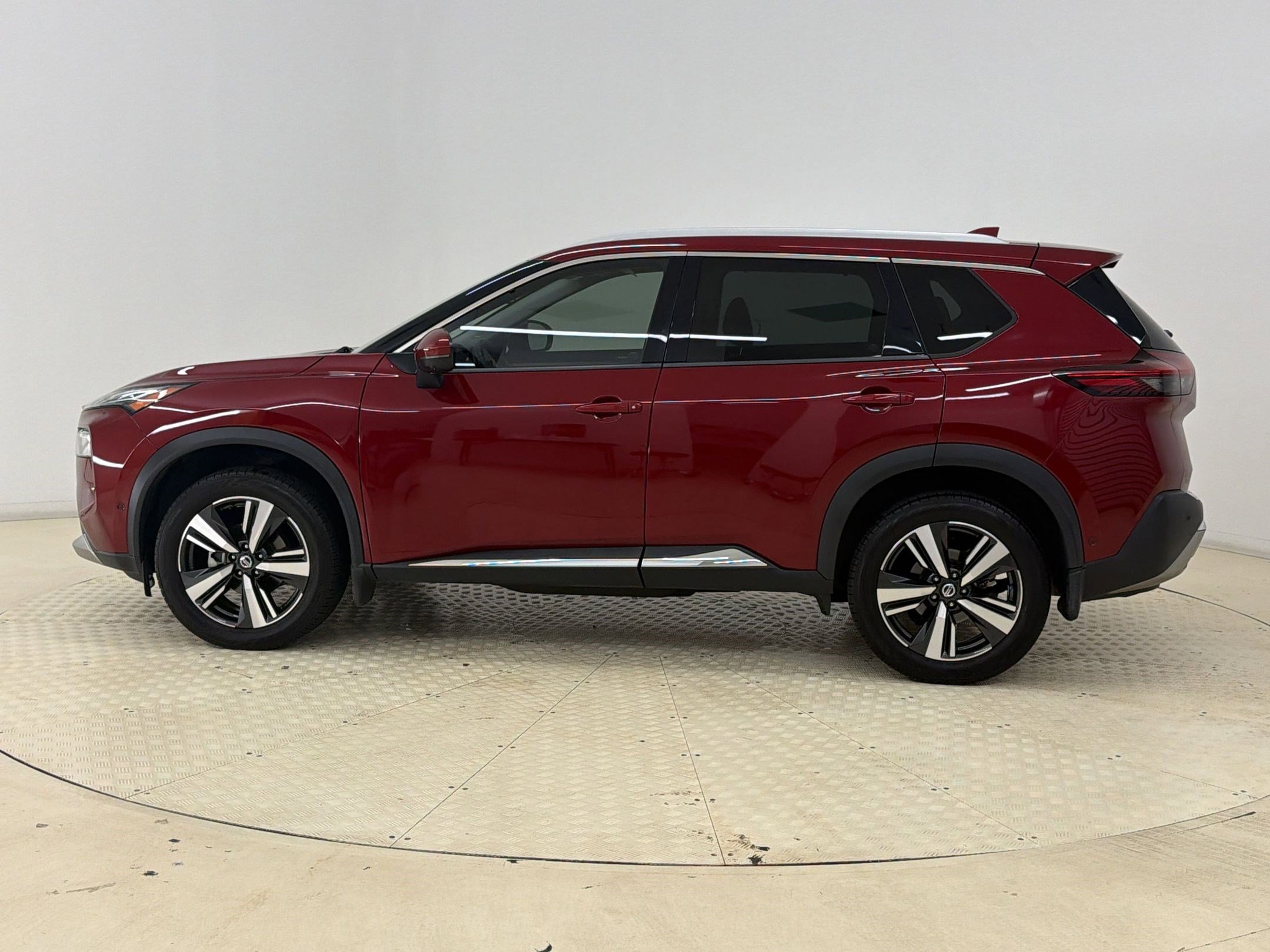 Used 2021 Nissan Rogue Platinum AWD/4WD image 2