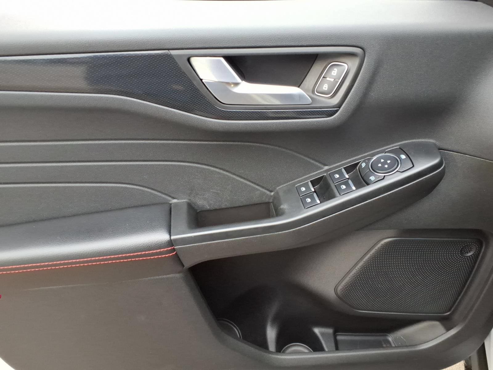 Certified 2025 Ford Escape ST-Line w/ Cold Weather Package FWD image 8