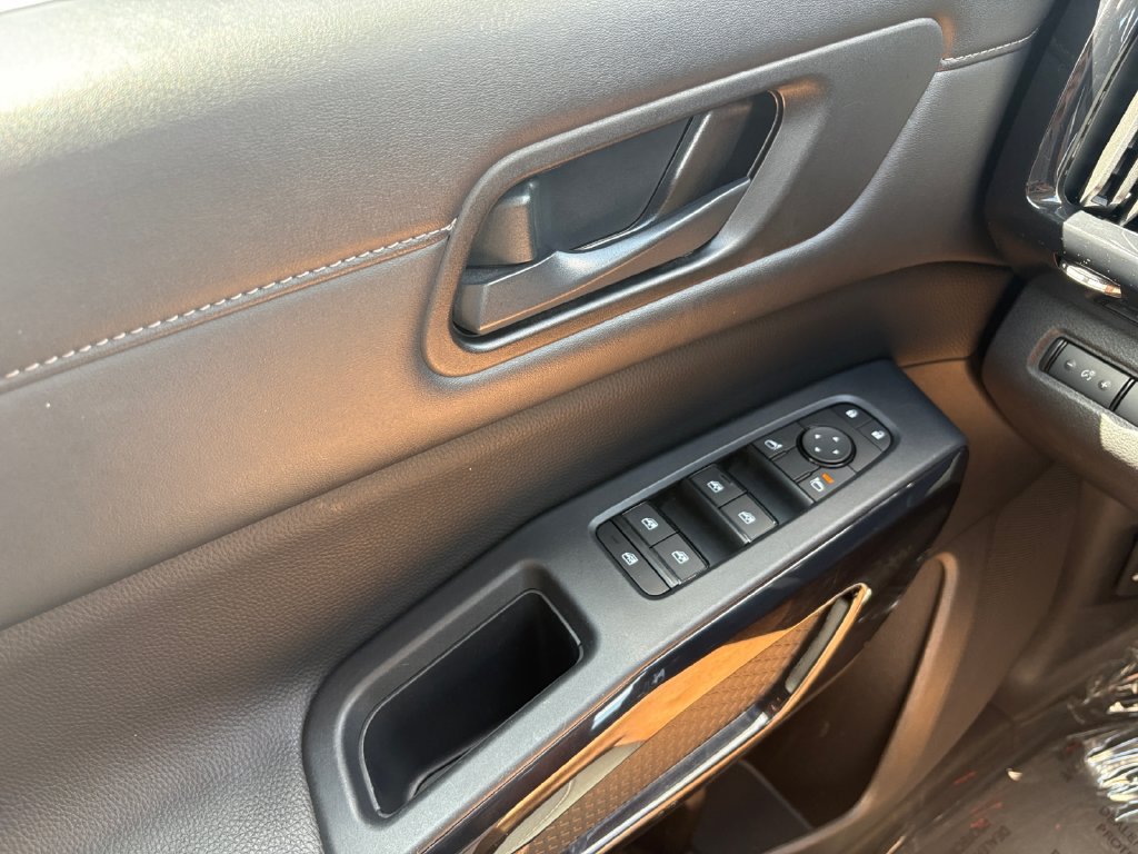 Used 2024 Nissan Pathfinder SV AWD/4WD image 10