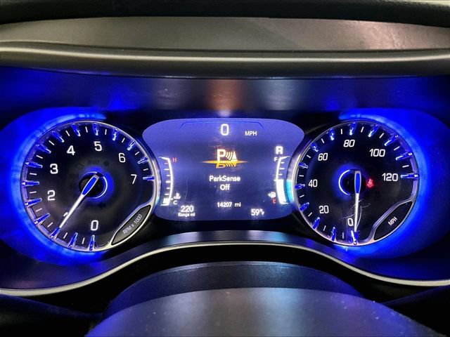 Used 2023 Chrysler Pacifica Touring-L FWD image 19