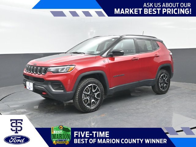Used 2025 Jeep Compass Trailhawk AWD/4WD image 1